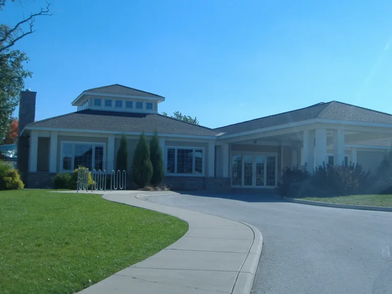 Lakeview Pool & Tennis Club