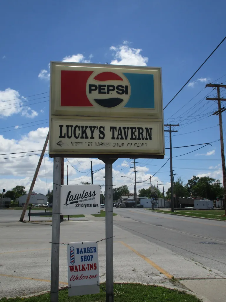 Lucky's Tavern