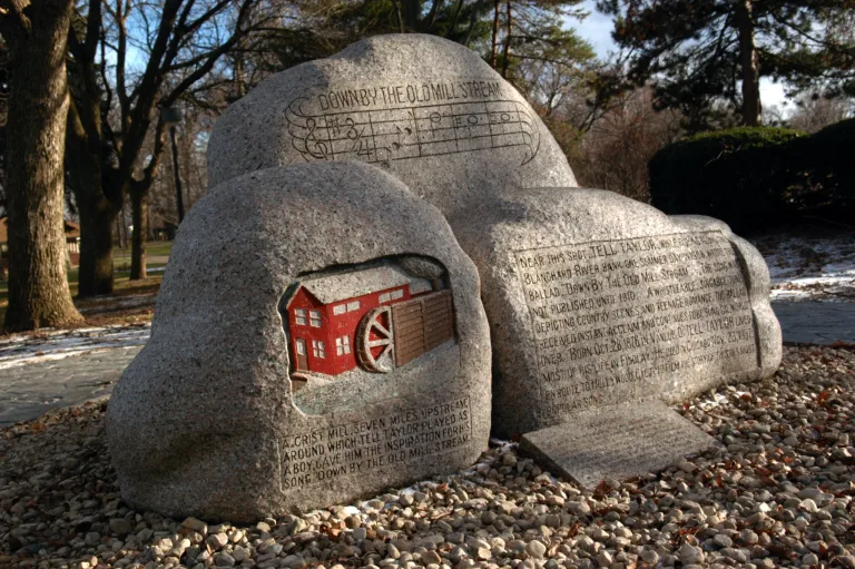 Tell Taylor Monument