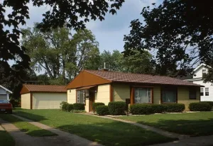 Blogger Brandon Daniels shares the marital bliss that living in a Lustron House brings!  •  VisitFindlay.com