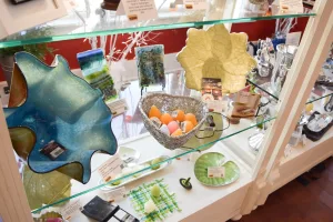 Visit Findlay Blogger Kellie shares why she is giving up shopping big brands and focusing on all the great boutiques in Findlay instead! • VisitFindlay.com