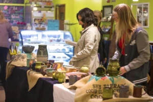 Follow our step-by-step guide to enjoy and make the most of ArtWalk, a bi-annual event taking place in Downtown Findlay with gallery openings and live music! • VisitFindlay.com