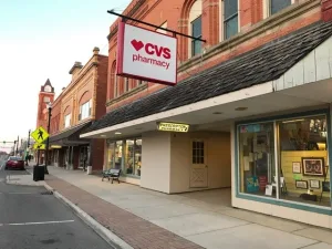 Visit Findlay Blogger Paula invites you to her hometown for the Bluffton Arts and Crafts Festival! Live music, family activities, art vendors & more await! • VisitFindlay.com