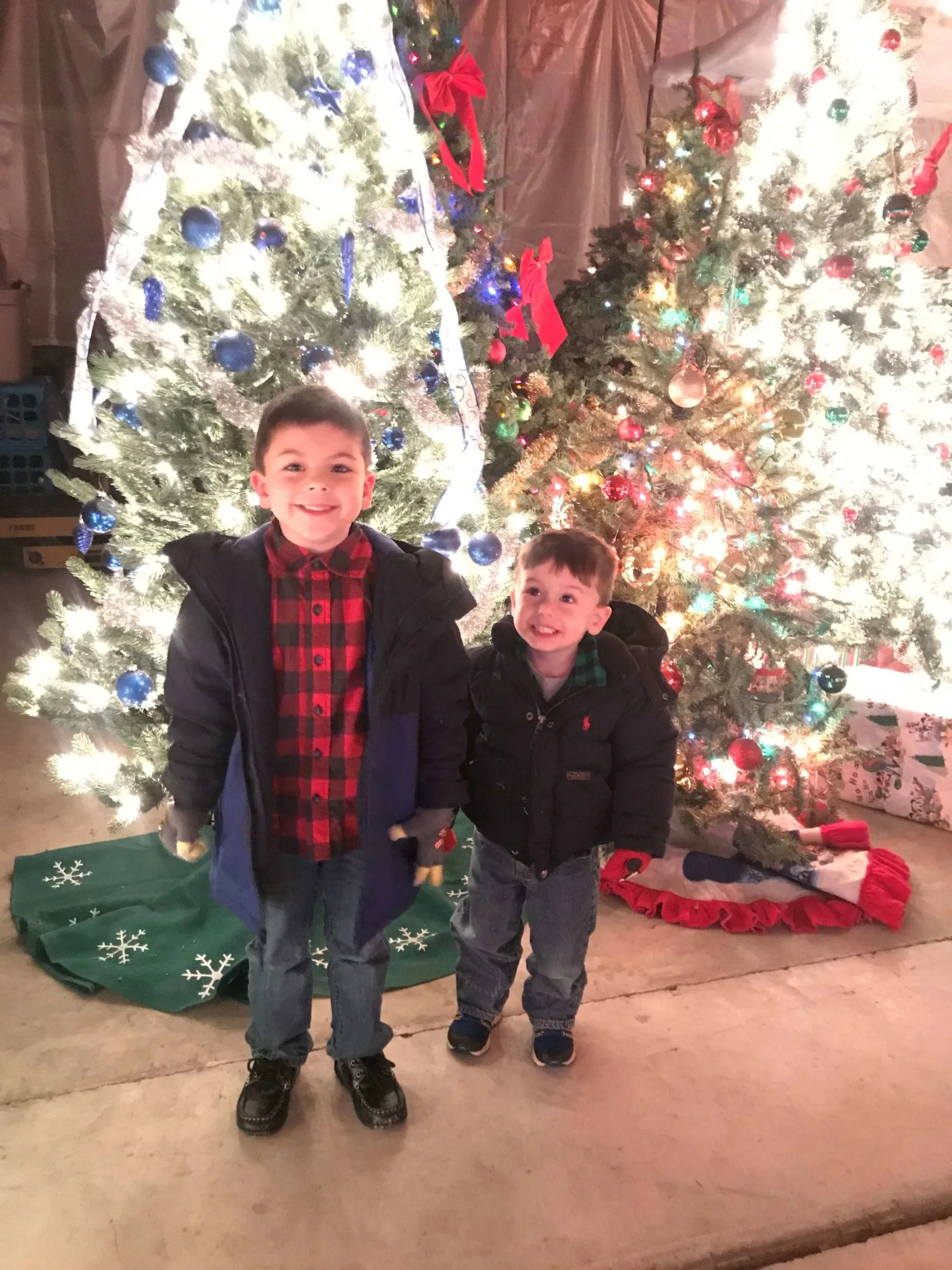 Visit Findlay's Danielle shares her magical first trip to NWORRP's North Pole Express with train rides, elves, decorations and lights and Santa, of course! • VisitFindlay.com