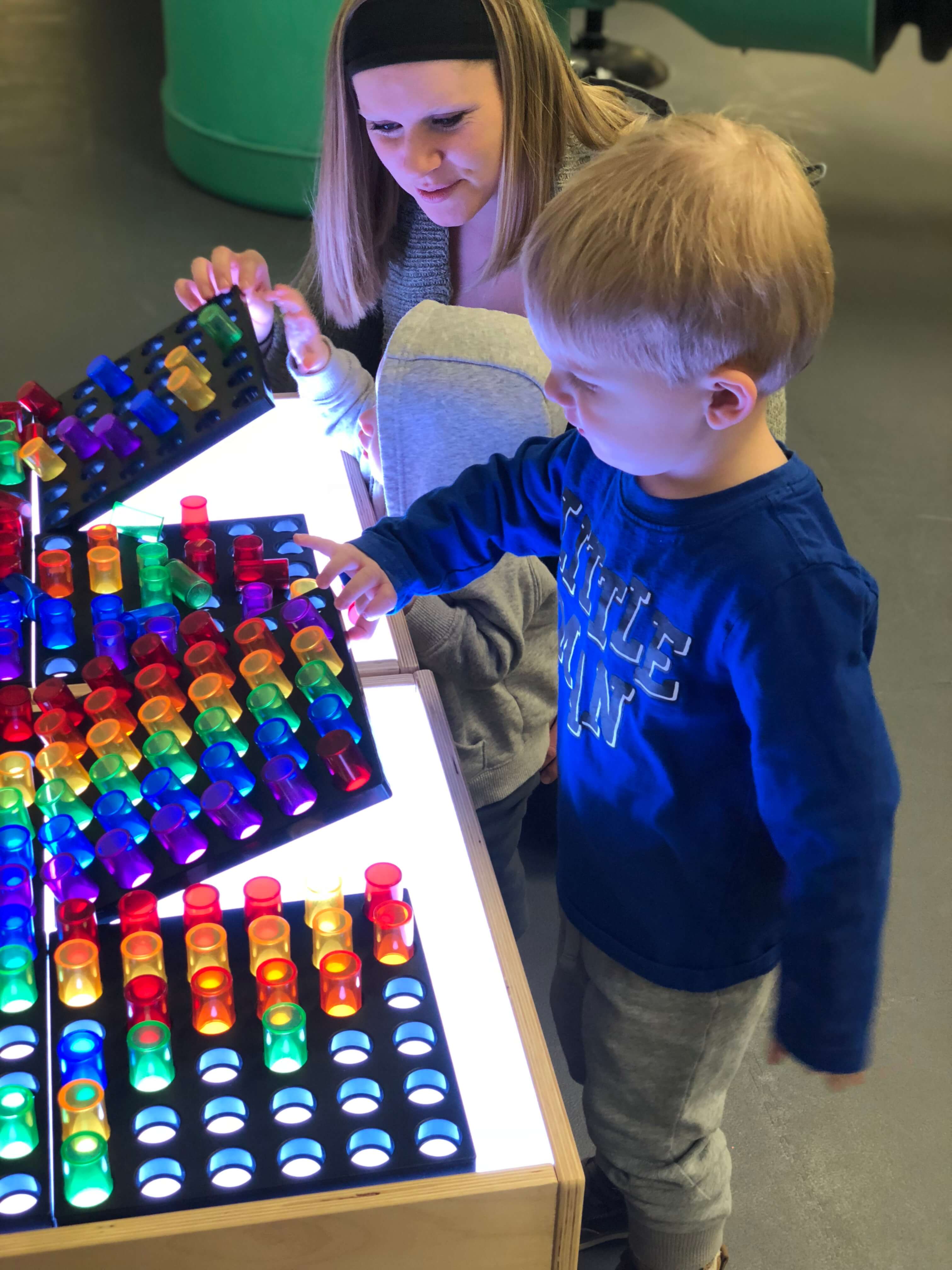 Cold weather can cause kids (and parents!) go stir-crazy. Visit Findlay Blogger Ashley shares her kid's cold weather haven-the Children's Museum of Findlay! • VisitFindlay.com