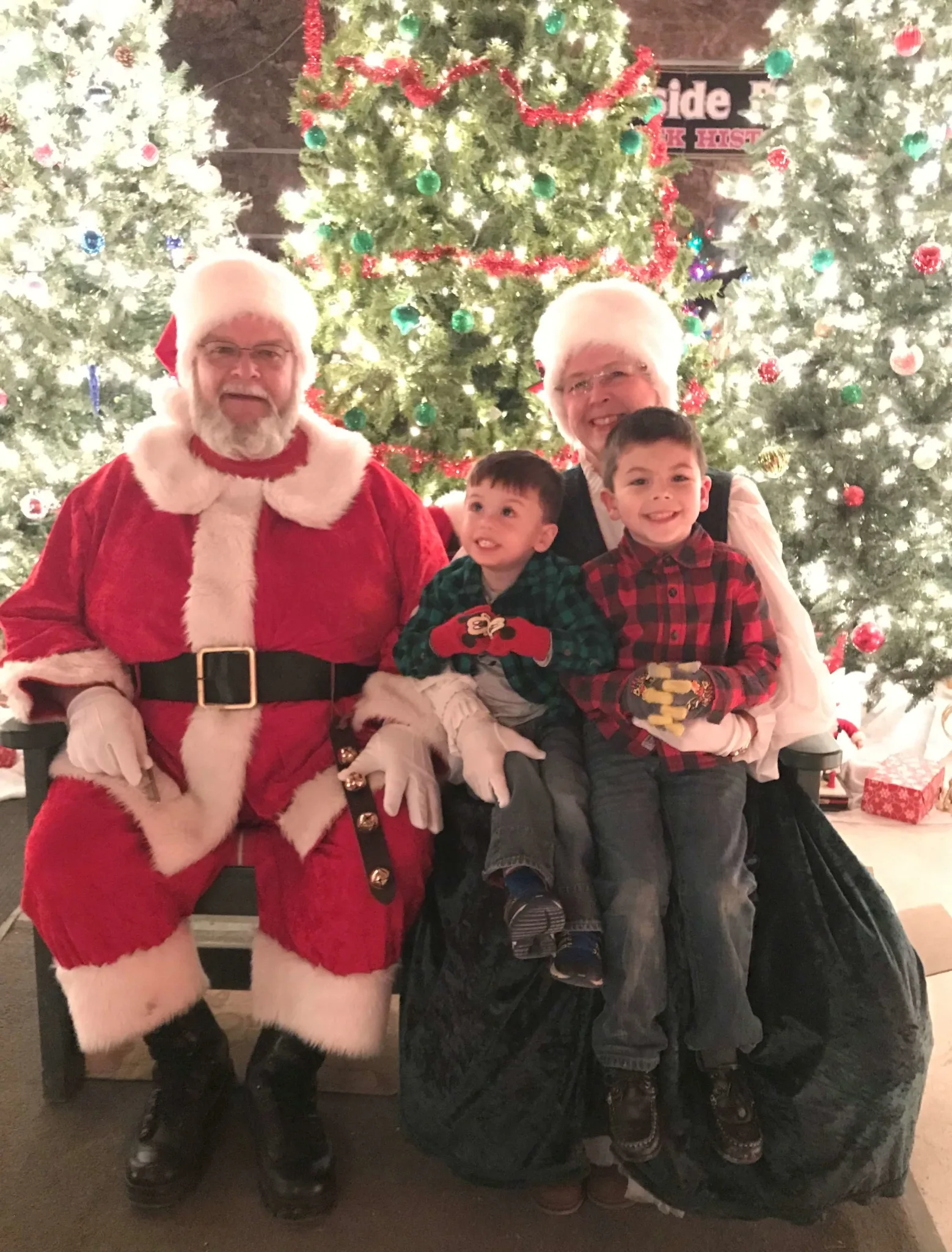 Visit Findlay's Danielle shares her magical first trip to NWORRP's North Pole Express with train rides, elves, decorations and lights and Santa, of course! • VisitFindlay.com