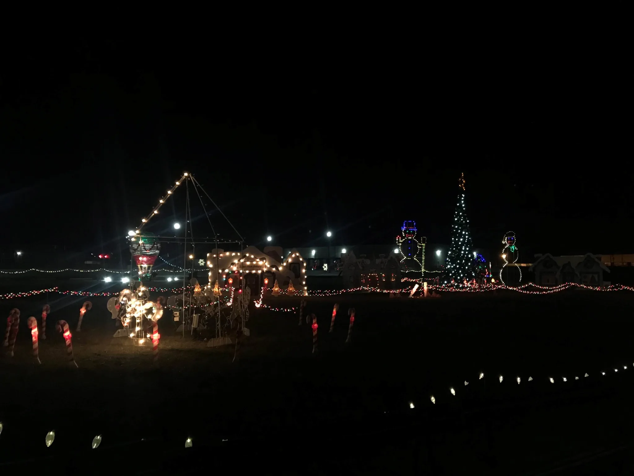 Visit Findlay's Danielle shares her magical first trip to NWORRP's North Pole Express with train rides, elves, decorations and lights and Santa, of course! • VisitFindlay.com