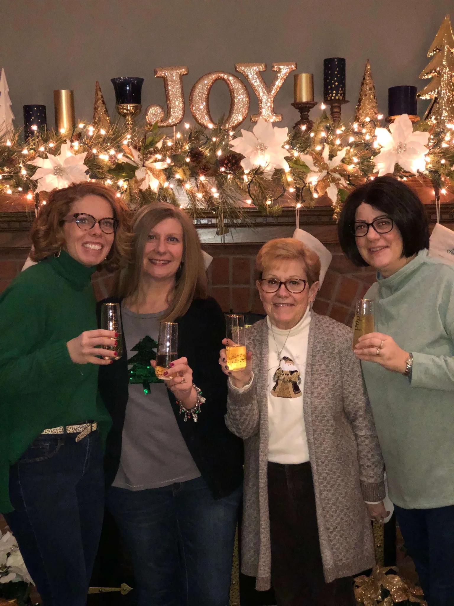Visit Findlay director Alissa Preston shares her top ten favorite things about Findlay at Christmas, like WinterFest, luminaries, champagne, and tacos! • VisitFindlay.com