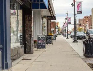 Visit Findlay Blogger Kellie shares why she is giving up shopping big brands and focusing on all the great boutiques in Findlay instead! • VisitFindlay.com