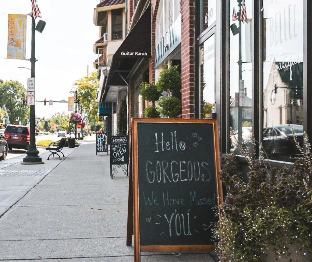 Get to know Shenna Gonzalez, the owner of Downtown Findlay's Shimmery Belle Boutique! Shimmery Belle is open for in-person or online shopping! • VisitFindlay.com