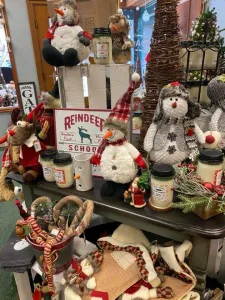 Meet Mark and Diane Yonut, the faces behind Downtown Findlay's Elida Candle Company, a hand-poured soy candle company located on Main Street! • VisitFindlay.com