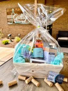 It's Mother's Day weekend and it is time to get shopping and make plans so mom and the other important women in your life have a great day! • VisitFindlay.com